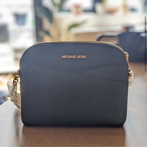 Michael Kors Jet Set Travel Dome Medium Crossbody Handbag Black - Picture 1 of 5